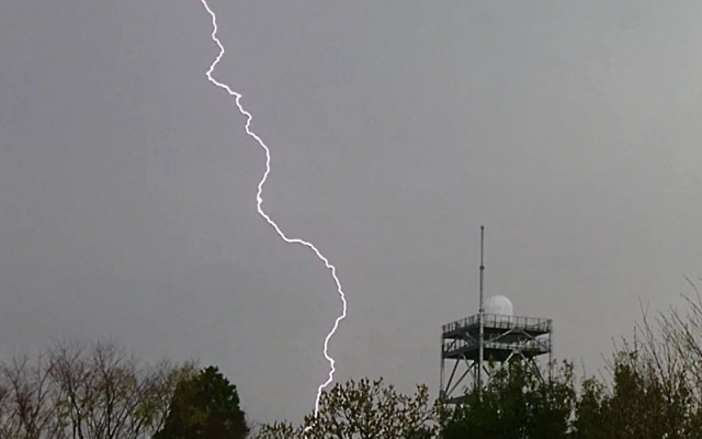 稲妻とフェーズドアレイレーダー