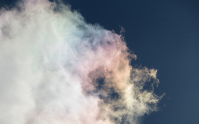 色づく積雲~彩雲~